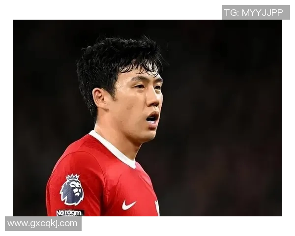 戴牙套的足球明星如何在赛场上展现自信与风采