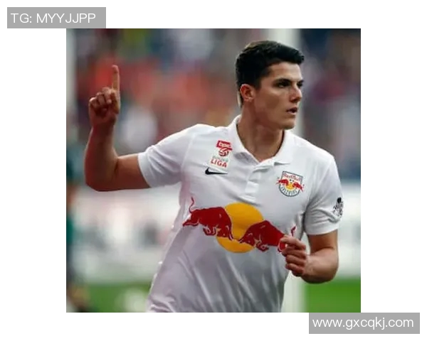 短发造型的足球明星男生展现个性与魅力的完美结合 短发造型的足球明星男生展现个性与魅力的完美结合