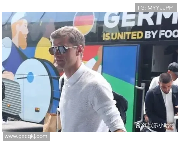 当歌星与足球明星的爱情交响曲在绿茵场上绽放的浪漫故事