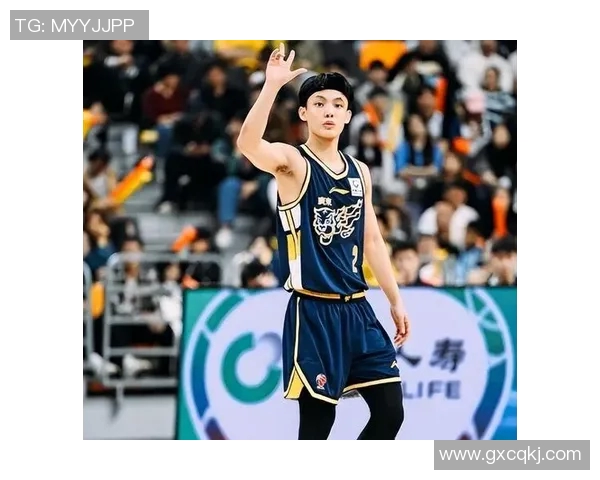 徐杰：从青涩新星到篮球场上的闪耀巨星的成长之路